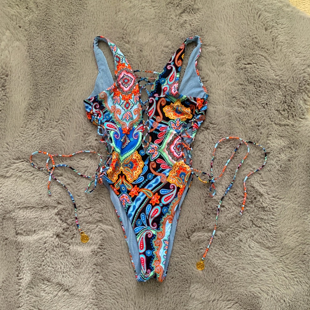 Luli Fama💕stunning one piece!! NWOT